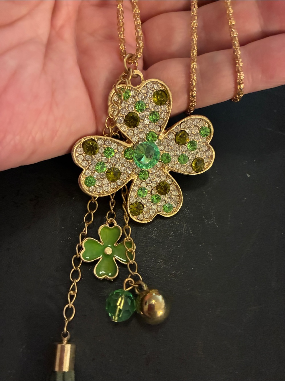 Green Clover Pendant Necklace  NWOT